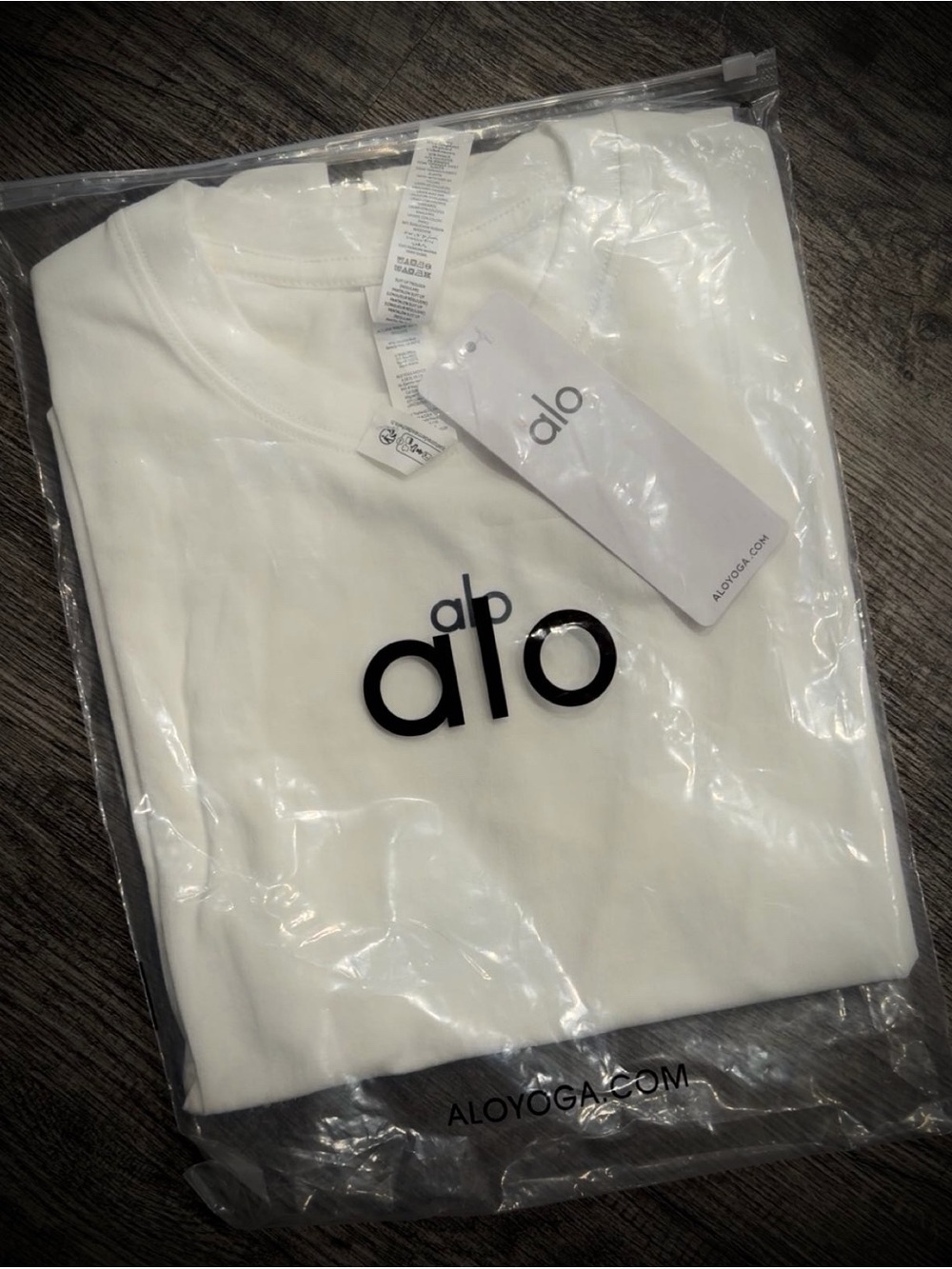 Alo Yoga Classic White Logo Tee-Size M (NWT)